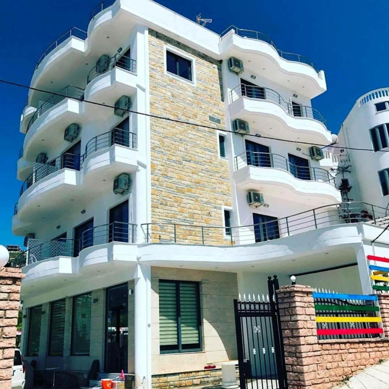 Viola Garden Restaurant 3* Sarandë